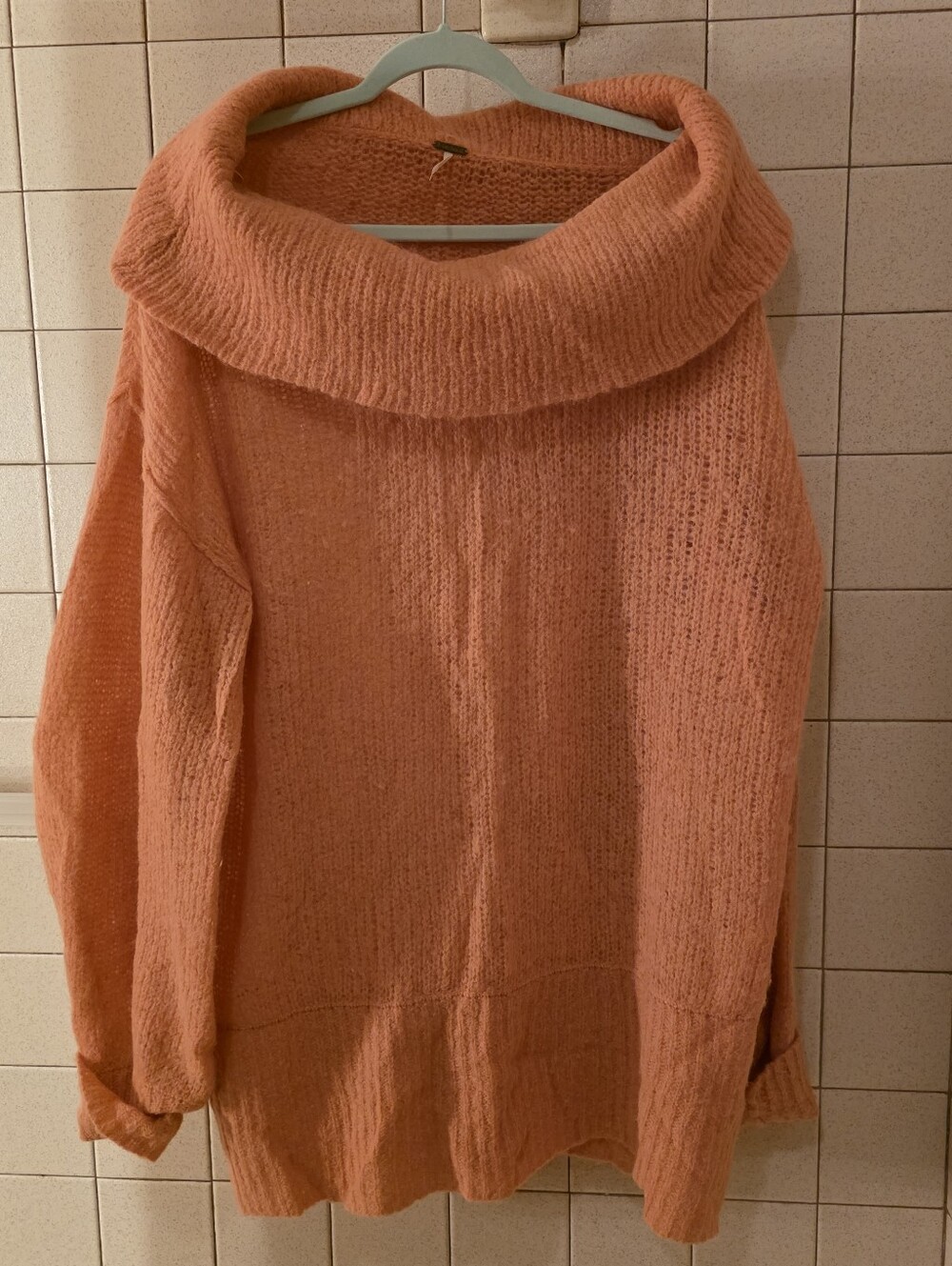 Wimans FREE PEOPLE Cozy Oversized Cowl Nec/Portrait Collark Sweater - Coral Pink